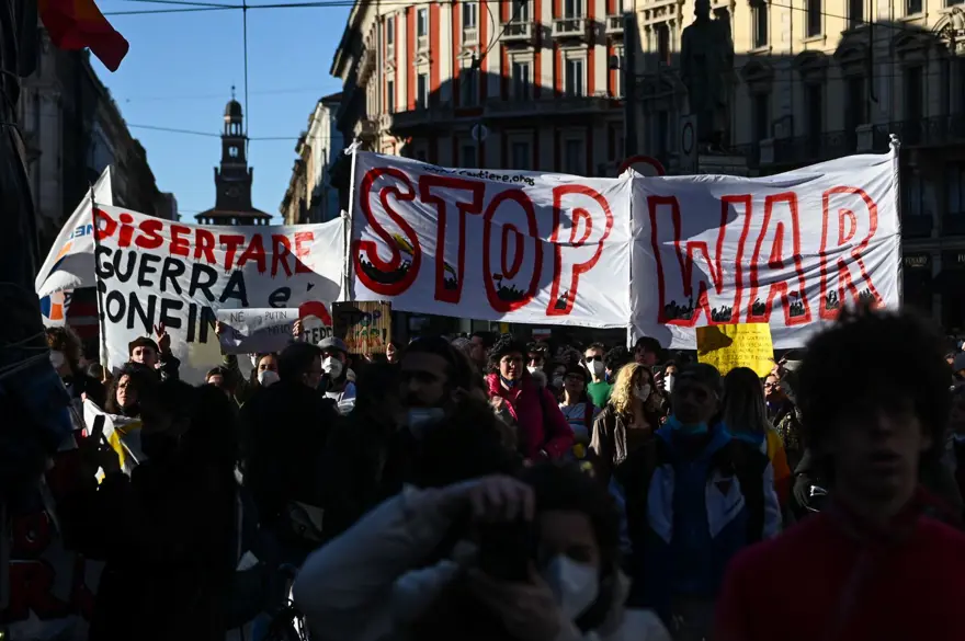 Dünyanın birçok yerinde Rusya protestoları var 15