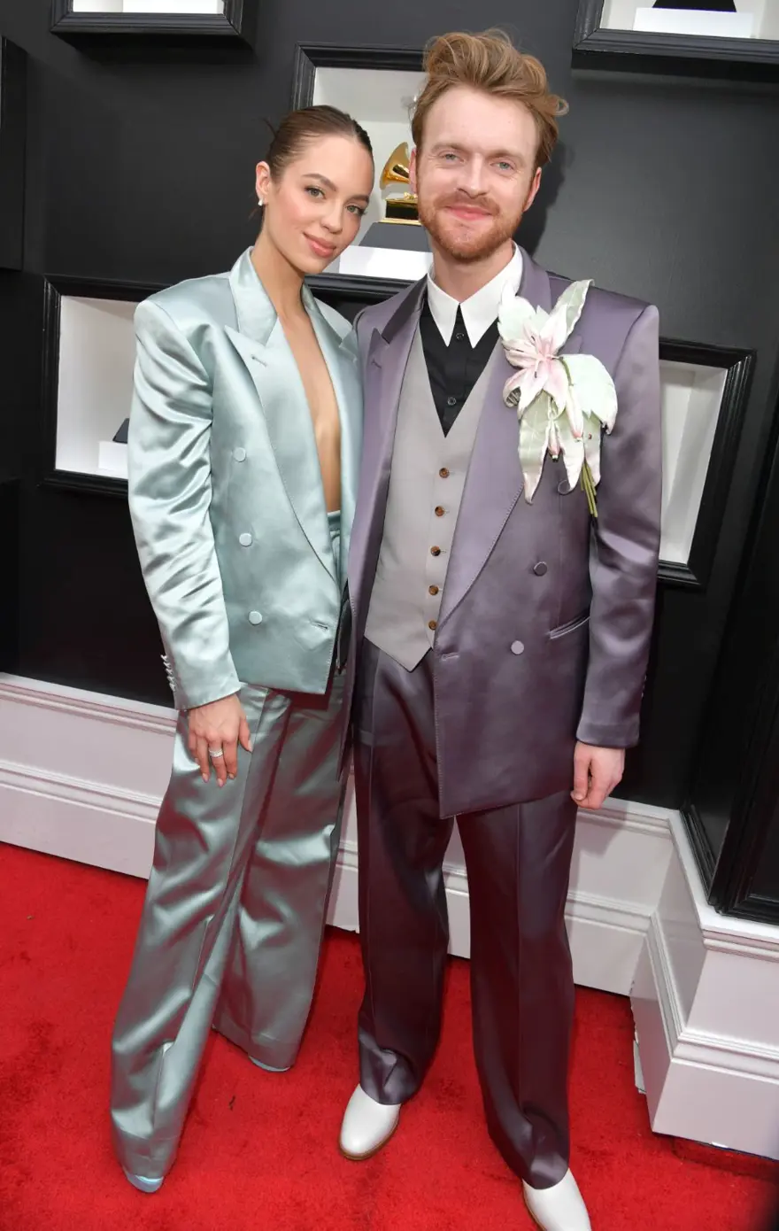 2022 Grammy Ödülleri kırmızı halısında ünlülerden aşk pozları 16