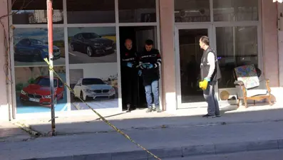 Sakarya'da oto galeriye silahlı saldırı: 1 kişi yaralandı