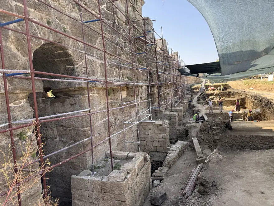 Side'de Kalliope'nin betimlendiği mozaik zemin gün yüzüne çıkarıldı 10