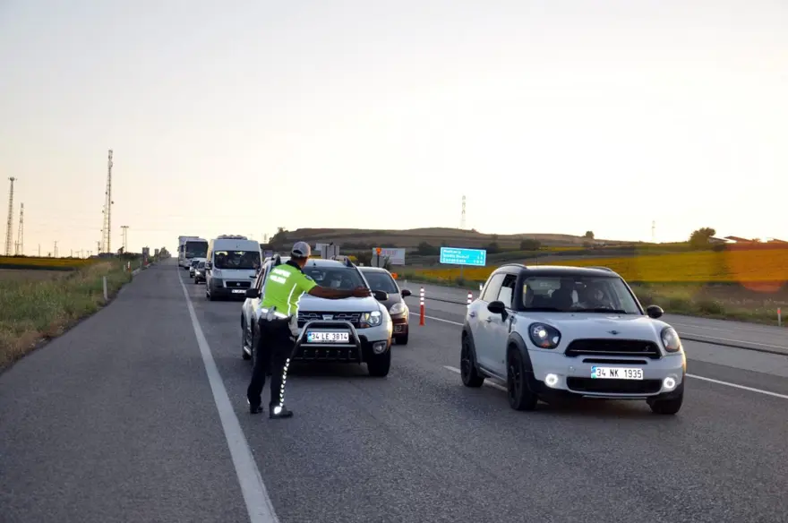 20 kilometrelik araç kuyruğu 4