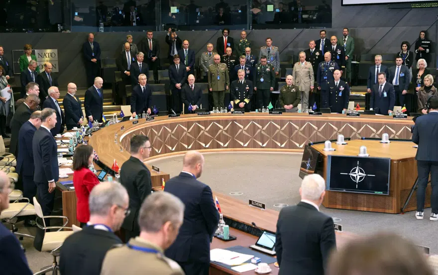 NATO'DA SAYGI DURUŞU 11 NATO'DA SAYGI DURUŞU 11