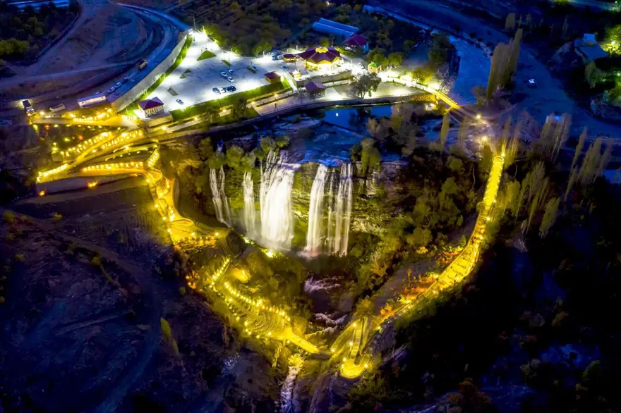 'Türkiye'nin 11. sakin kenti' Uzundere doğal güzellikleriyle salgından bunalanlara adeta nefes aldırıyor 1