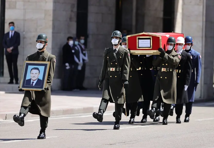 Eski Başbakan Yıldırım Akbulut'a veda 2