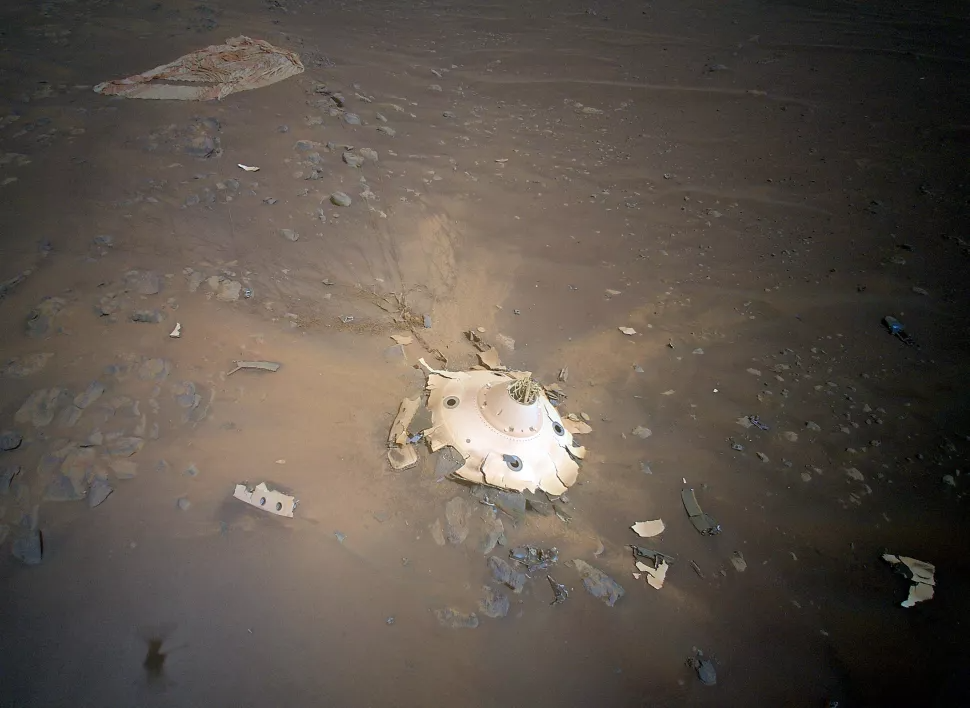 NASA, Perseverance aracını Mars'a indiren paraşütün kalıntılarını görüntüledi