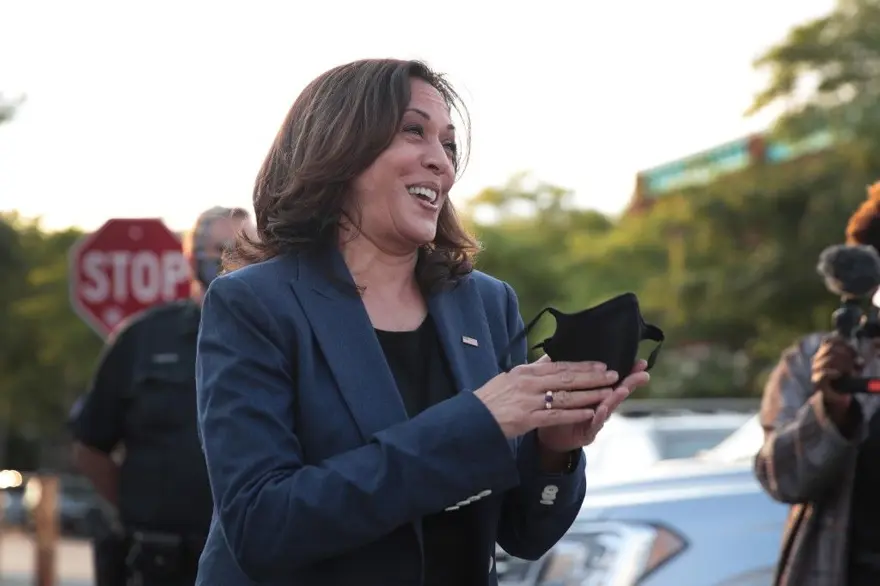 Kamala Harris ayakkabı tercihiyle gündemde 1