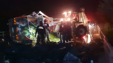 Mevsimlik tarım işçilerini taşıyan kamyonet ile kamyon çarpıştı: 1 ölü, 5 yaralı