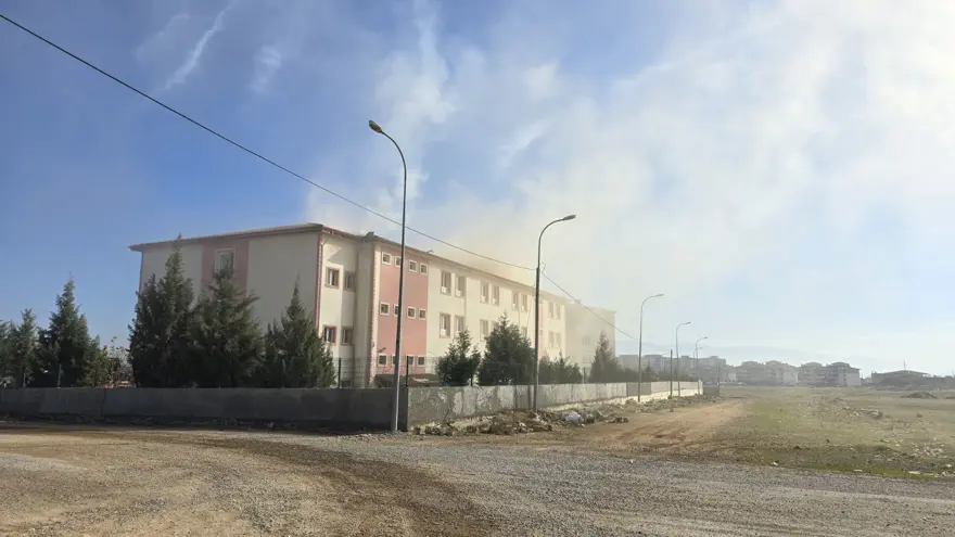 Okulda yangın paniği: Öğrenciler tahliye edildi 1