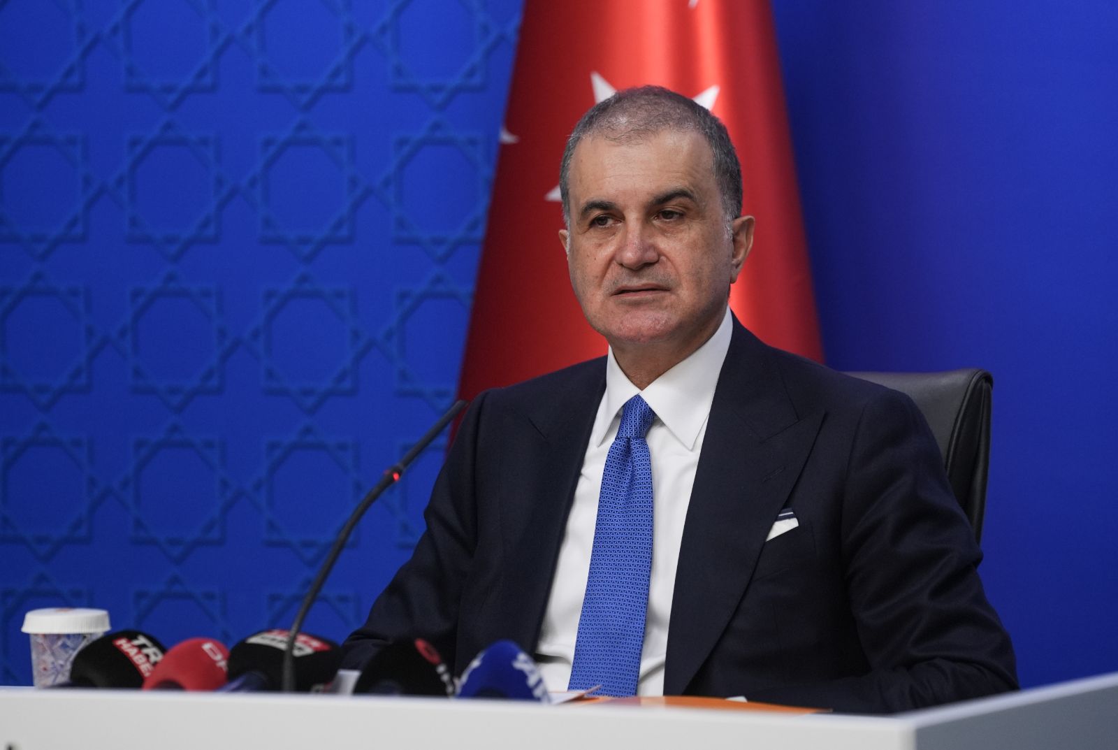 Ömer Çelik: Günler içerisinde PKK'nın silah bırakmasını bekliyoruz