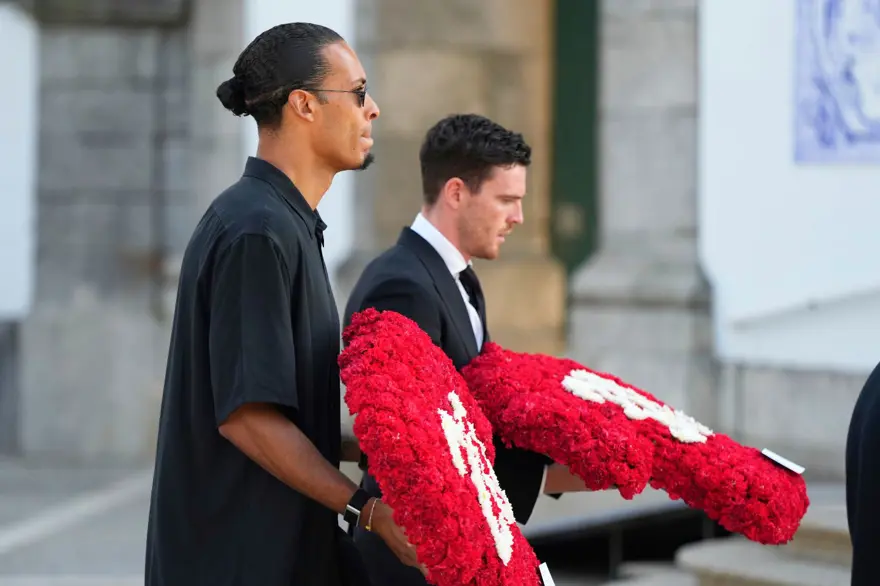 Futbol dünyası yasta: Jota'nın cenazesinde gözyaşları sel oldu! 1 Futbol dünyası yasta: Jota'nın cenazesinde gözyaşları sel oldu! 1