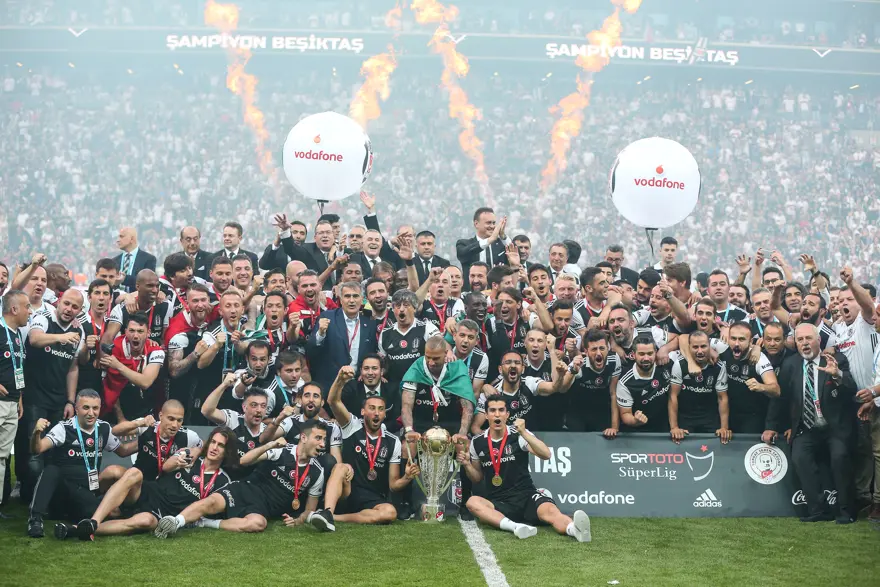 Şampiyon Beşiktaş kupasına kavuştu 19