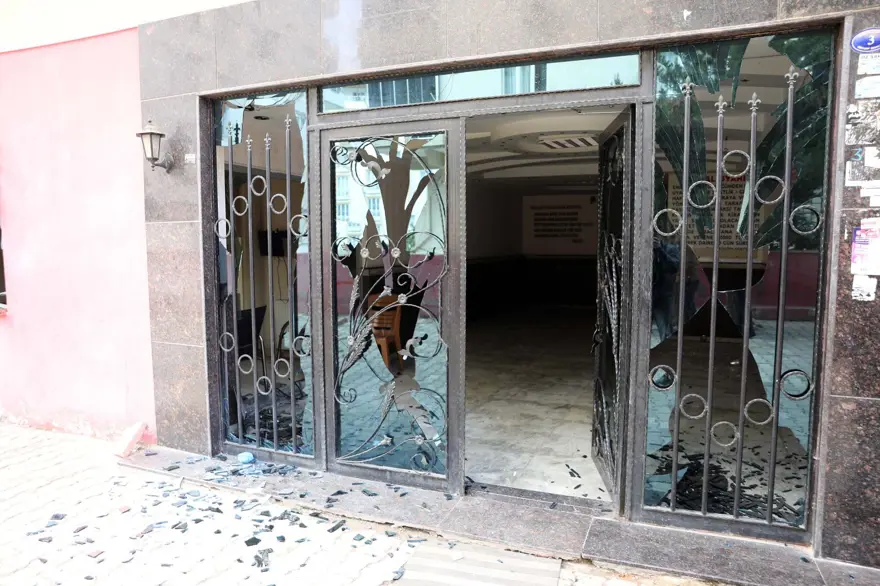 Tartıştığı bina yöneticisinin odasına el yapımı patlayıcı attı 1