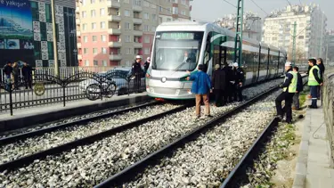 Tramvayın altında can verdi