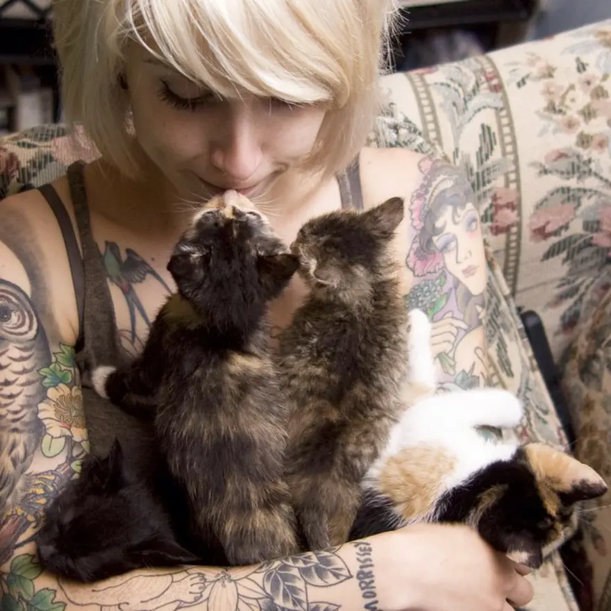 Hayatını kedileri kurtarmaya adadı 7