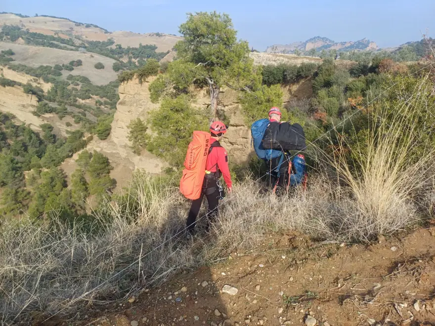 Kayıp olarak aranan adamın cesedi uçurumda bulundu 4