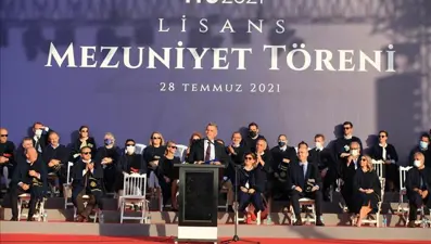 Turkcell Genel Müdürü Erkan, yeni mezunlarla bir araya geldi