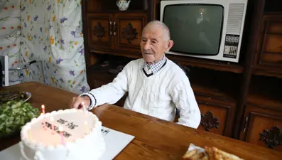 102 yaşındaki Hüseyin dedenin sağlık sırrı. Uzun ömrünü bu kurala borçluymuş