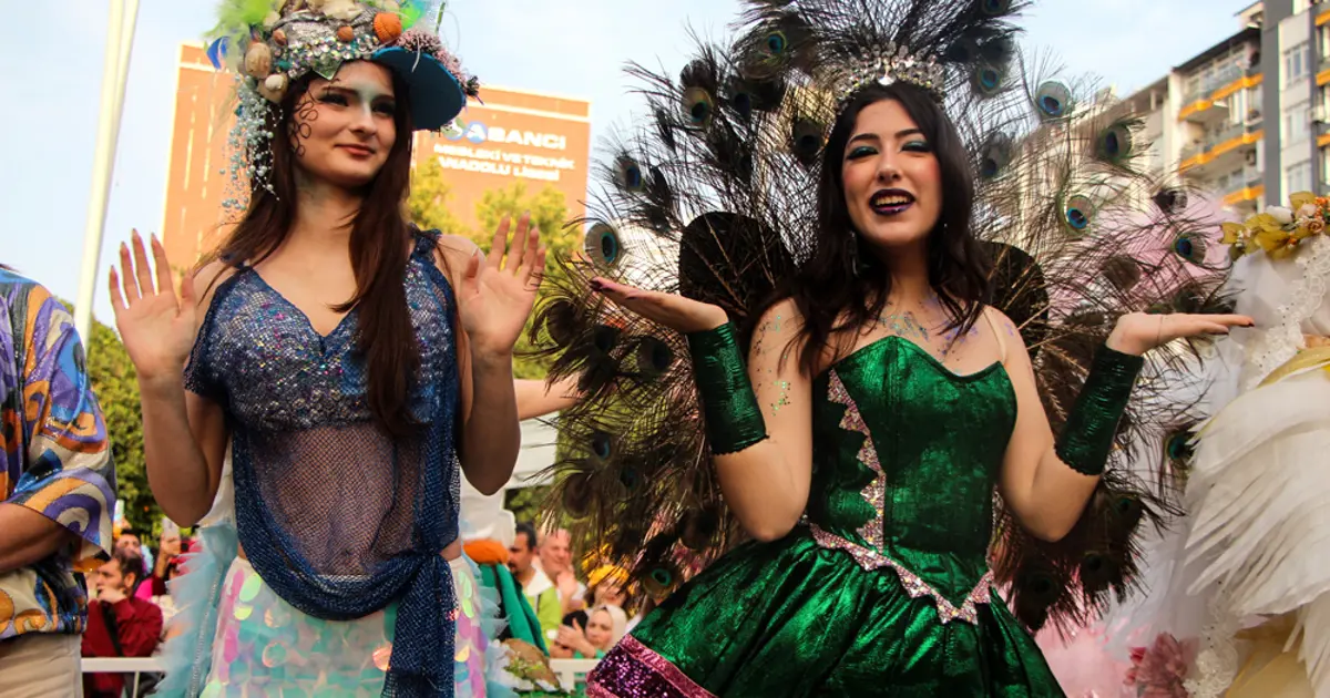 Adana’da renkli karnaval. 1 milyondan fazla kişi katıldı