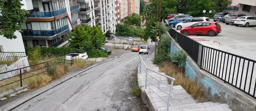 Deneyenlerin çoğu yarı yolda pes ediyor. Ankara'nın ünlü yokuşunda bu kez robot süpürgeler şansını denedi 