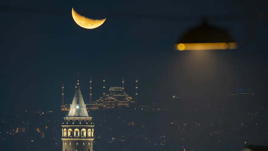 İstanbul'da hilal büyüledi 4