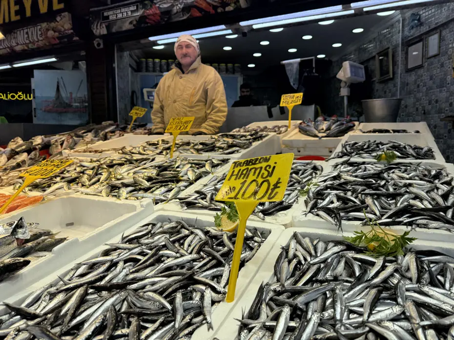 Kilosu 100 lira. İki balık tezgahın gözdesi
