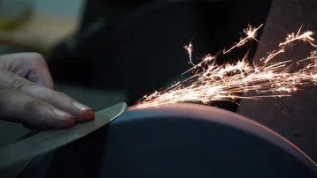Günde 18 saat mesai yapıyorlar. Ayakta duracak halleri yok