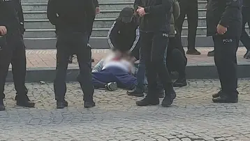 Tahliye edilen tacizcisini duruşma çıkışında öldürdü