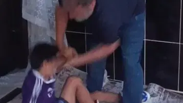Konya'da çocuğa şiddet. Yerden yere vurdu