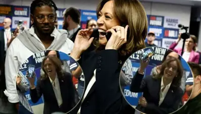 Seçim gecesine damga vuran telefon! Kamala Harris sosyal medyanın diline düştü
