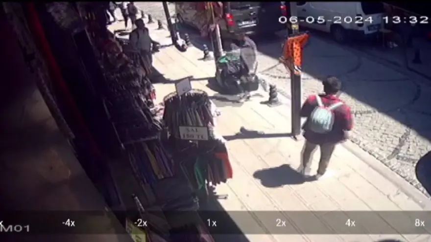 Fatih'te turistlerin dehşet anları: Ayağına bastı diye iki gün sonra bıçakladı 1 Fatih'te turistlerin dehşet anları: Ayağına bastı diye iki gün sonra bıçakladı 1
