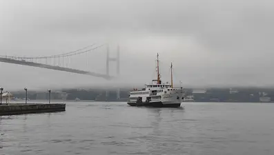 İstanbul Boğazı sis altında: Görüş mesafesi düştü