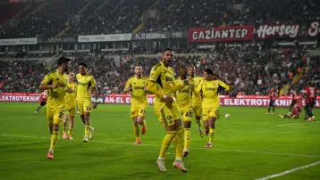 "Zafer yakışır" (11 Aralık 2025 spor manşetleri)
