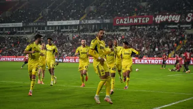 "Zafer yakışır" (11 Aralık 2025 spor manşetleri)
