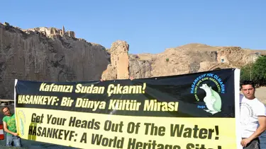 Hasankeyf için "mankenli" protesto