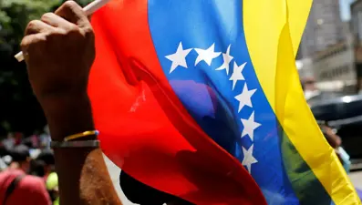 Venezuela, "terör tehdidi" nedeniyle Kolombiya ile uçuşları  durdurdu