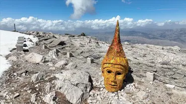 Depremlerden etkilenmeyen Nemrut Dağı ziyaretçilerini bekliyor