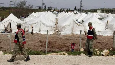 Çadır kampa fünyeyle girerken yakalandılar