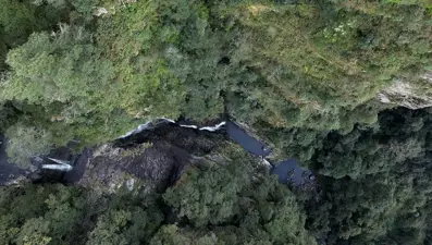 Filipinler'de minibüs uçuruma yuvarlandı: 5 kişi hayatını kaybetti