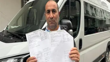 Kredi çekip sıfır aldığı minibüsü 24 kez servise götürdü