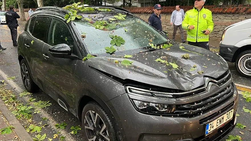 İstanbul'da sağanak ve şiddetli rüzgar etkili oluyor 4 İstanbul'da sağanak ve şiddetli rüzgar etkili oluyor 4