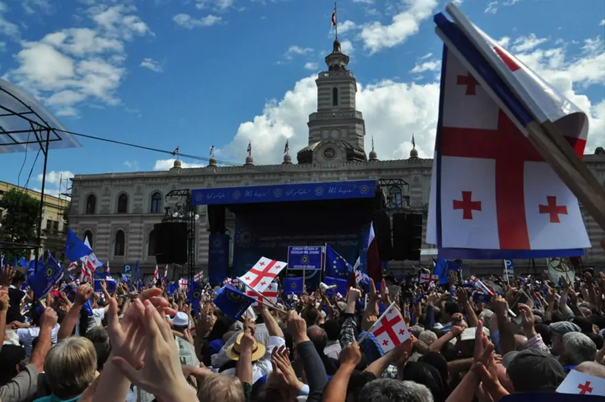 Milyarderin iktidar protestosu 6