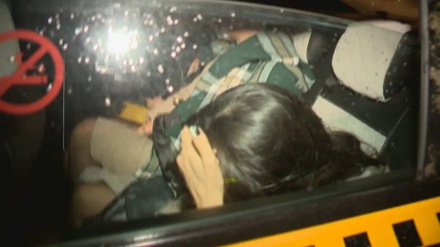 Ünlü isimlerin de aralarında olduğu sosyetenin corona partisine polis baskını 6