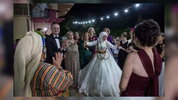 3 gün 3 gece düğün yaptırdı, 4 milyonluk altınlarla kaçtı