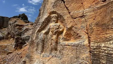 2 bin yıllık Herkül kabartması sahipsizlikten yok oluyor