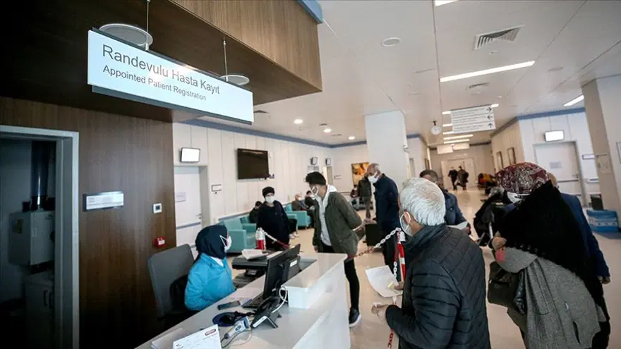 10- Ertesi güne randevusu bulunan 200 kişi, saat 20.00'ye kadar randevusunu onaylamadı. Bu randevular, otomatik olarak iptal edilmiş kabul edilerek, talepte bulunan hastalara mı verilecek? Saat 20.00'ye kadar onay işlemini gerçekleştirmeyen bir kişi, sonrasında randevu alabilecek mi? 10
