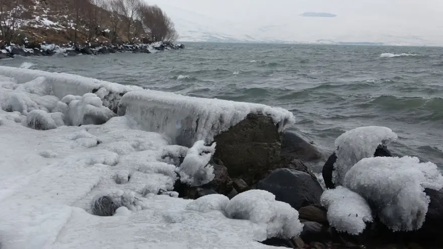 Çıldır Gölü donmadı: Turizmciler tedirgin 2