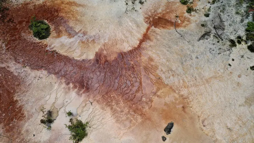 1800 rakımda, doğa tutkunlarının rotası: Kızıl renkteki suyu ilgi görüyor 4