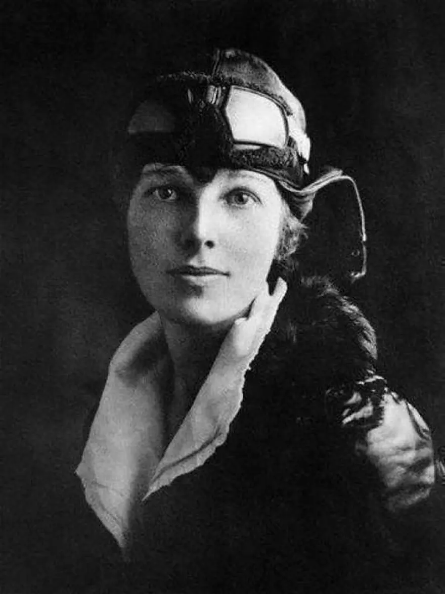 Amelia Earhart (1897-1937) Amerika’nın en önemli kadın pilotu 7