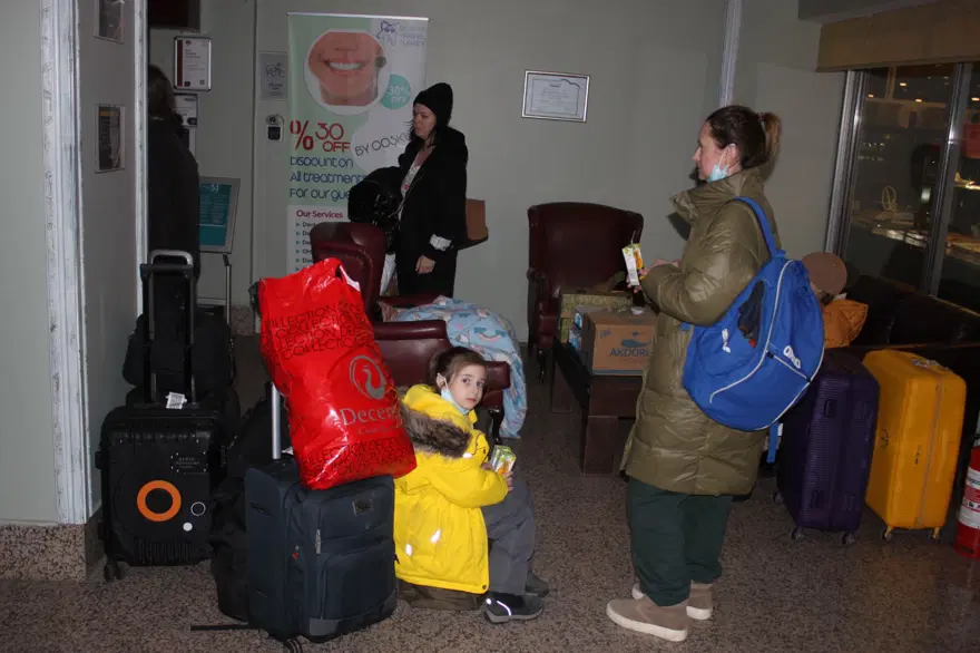 Savaştan kaçan Ukraynalı kadın ve çocuklar İzmir'e geldi 19