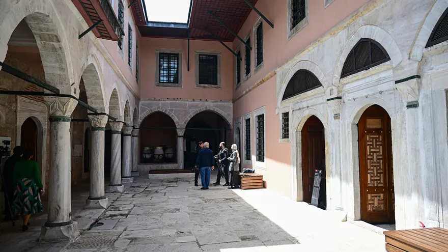 Topkapı Sarayı'nın hareminde yeni bölüm. Kadınefendiler ve Cariyeler Taşlığı ziyarete açıldı 6